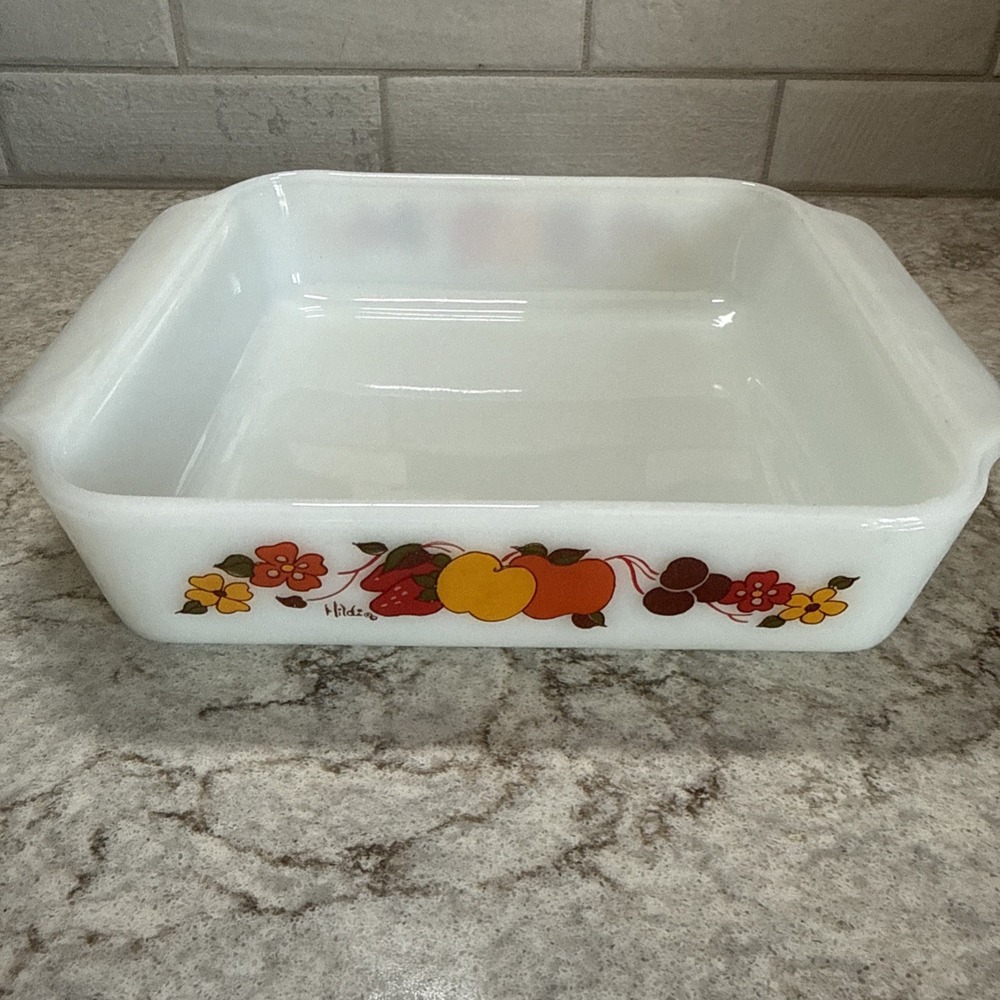 Anchor Hocking HILDI FRUIT 1.5 Quart Square Baking Casserole Dish Milk Glass Pan